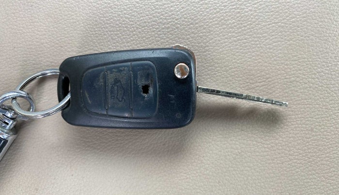 2016 Hyundai i10 SPORTZ 1.1, Petrol, Manual, 73,253 km, Key Close Up