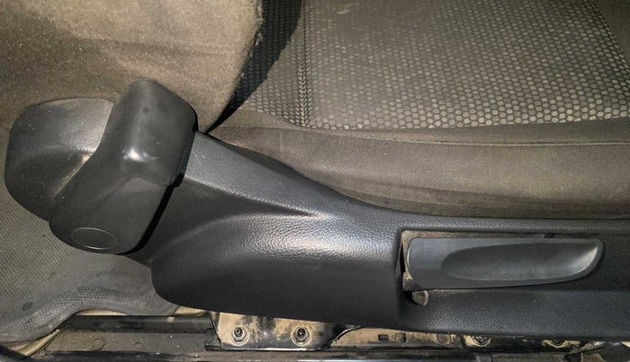 2018 Volkswagen Ameo COMFORTLINE 1.0L, Petrol, Manual, 90,811 km, Driver Side Adjustment Panel