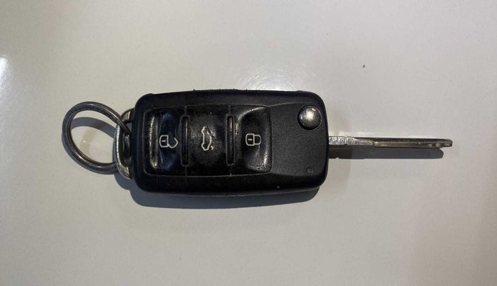 2018 Volkswagen Ameo COMFORTLINE 1.0L, Petrol, Manual, 90,811 km, Key Close Up