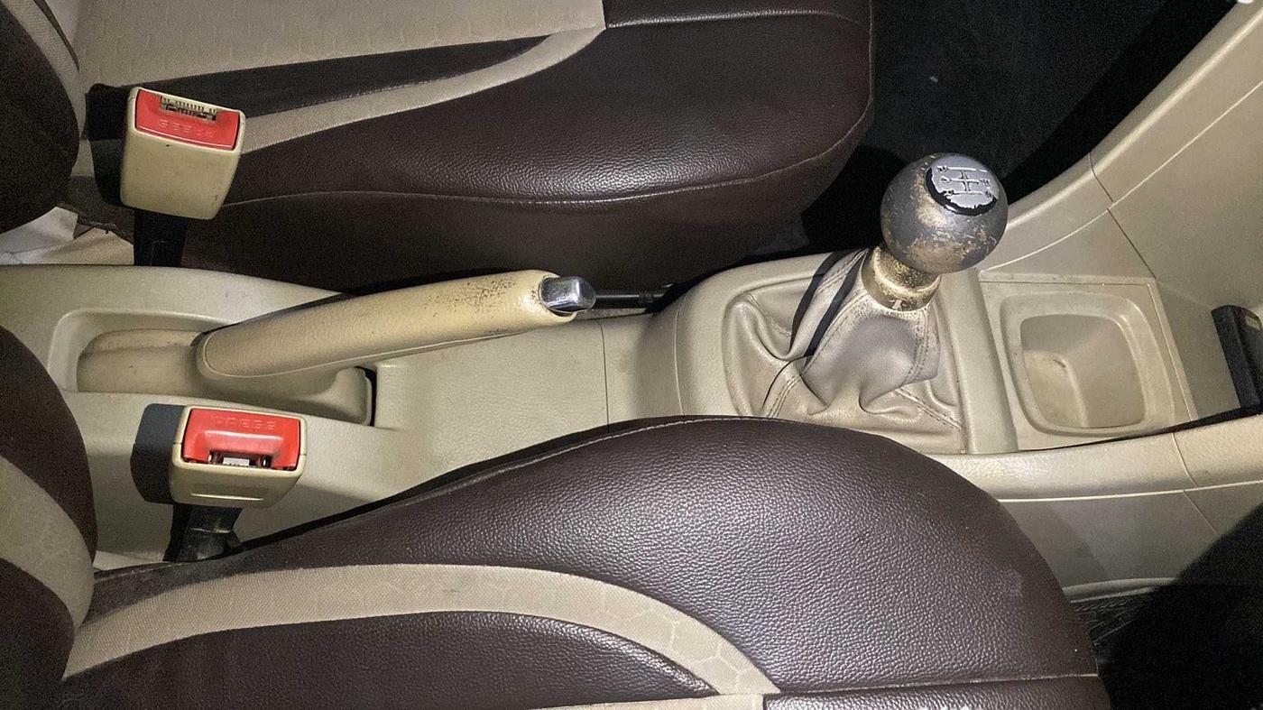 2012 Maruti Swift Dzire VDI, Diesel, Manual, 1,04,243 km, Gear Lever