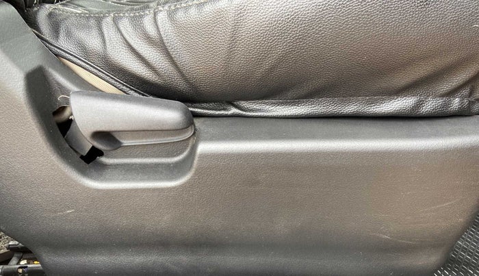 2017 Maruti Wagon R 1.0 VXI + (O) AMT, Petrol, Automatic, 34,032 km, Driver Side Adjustment Panel