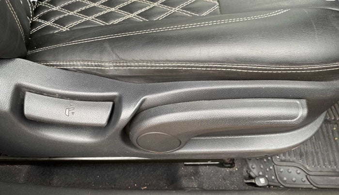 2016 Hyundai i20 Active 1.2 S, Petrol, Manual, 1,02,760 km, Driver Side Adjustment Panel