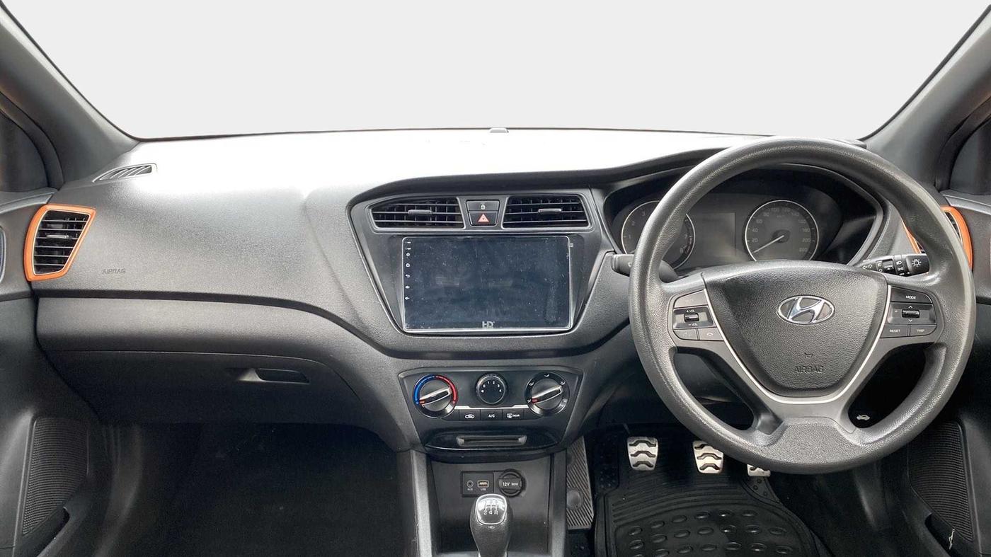 2016 Hyundai i20 Active 1.2 S, Petrol, Manual, 1,02,760 km, Dashboard