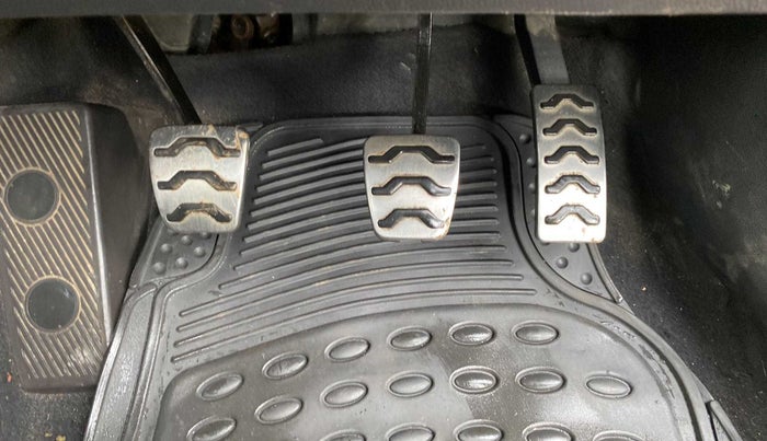 2016 Hyundai i20 Active 1.2 S, Petrol, Manual, 1,02,760 km, Pedals