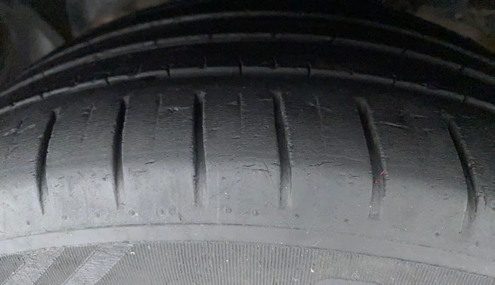 2020 Ford New Figo TITANIUM 1.2 PETROL MT, Petrol, Manual, 21,619 km, Left Front Tyre Tread