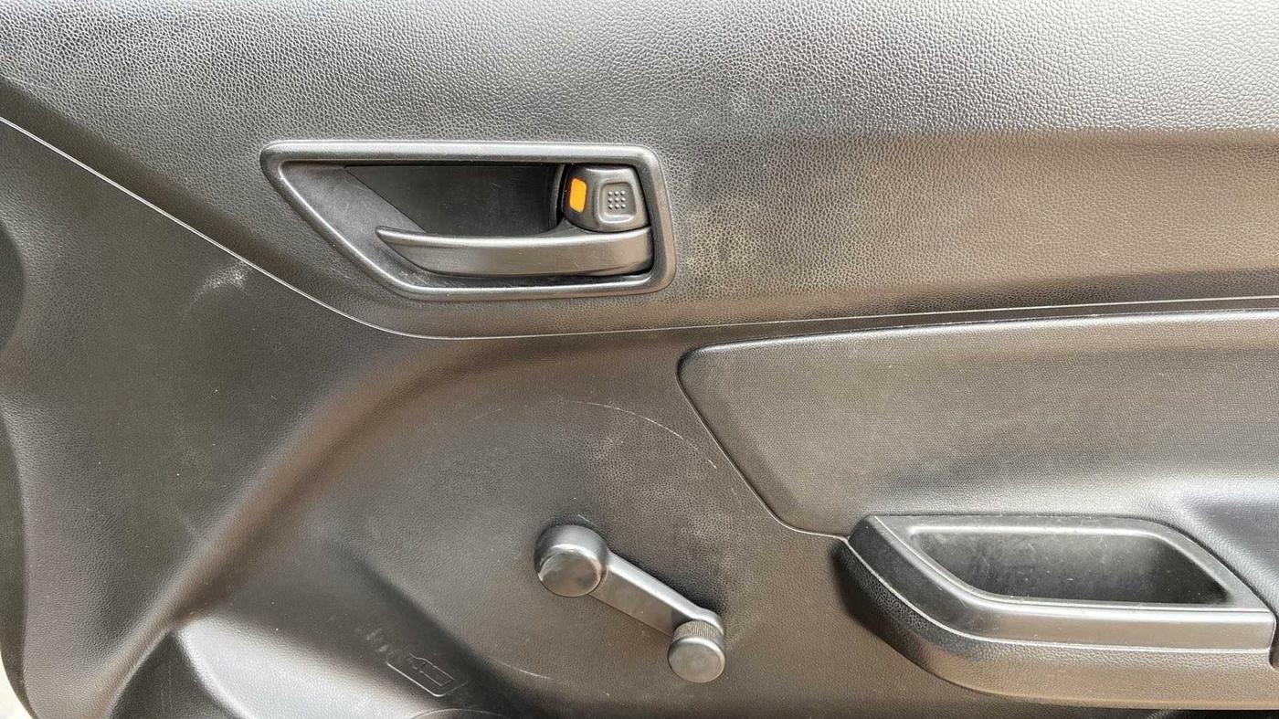 2019 Maruti Swift LXI, Petrol, Manual, 34,936 km, Driver Side Door Panels Control