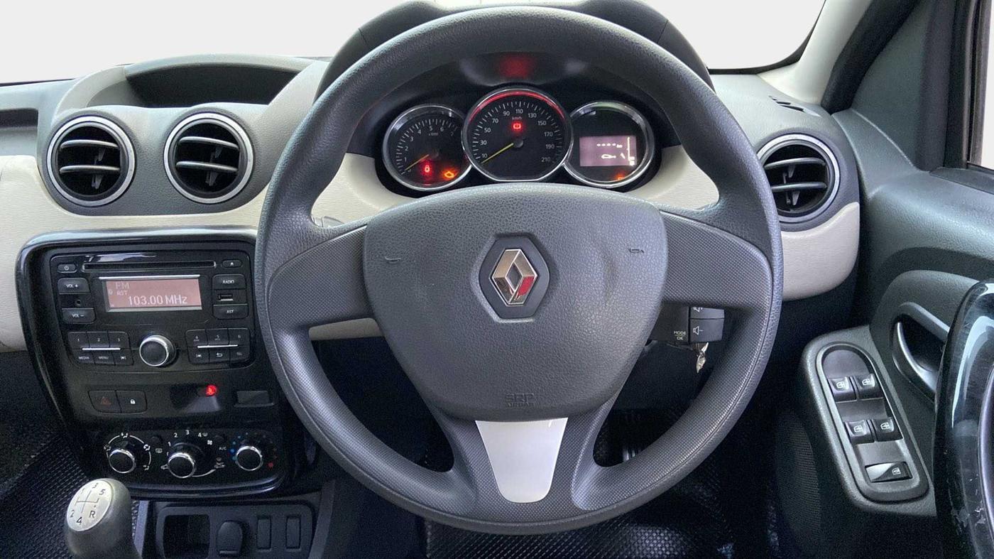 2015 Renault Duster 85 PS RXL DIESEL, Diesel, Manual, 73,259 km, Steering Wheel Close Up