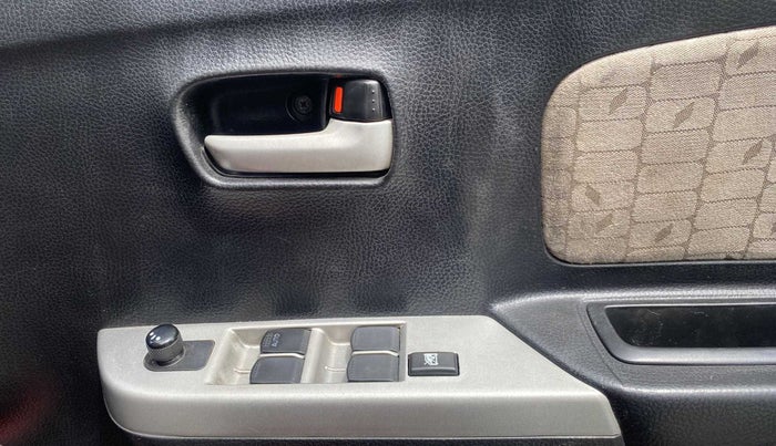 2014 Maruti Wagon R 1.0 VXI, Petrol, Manual, 72,113 km, Driver Side Door Panels Control
