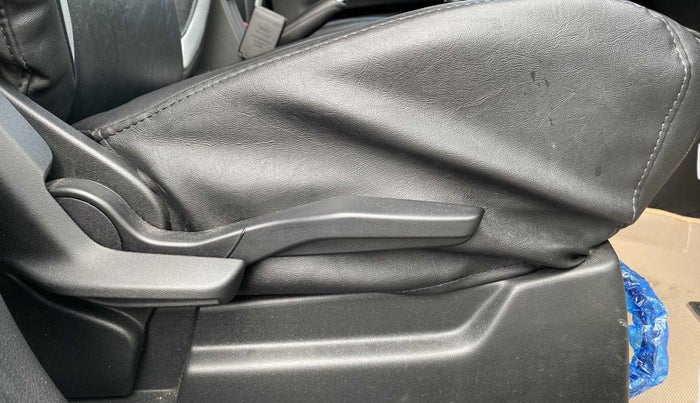 2019 Maruti XL6 ZETA MT, Petrol, Manual, 30,154 km, Driver Side Adjustment Panel