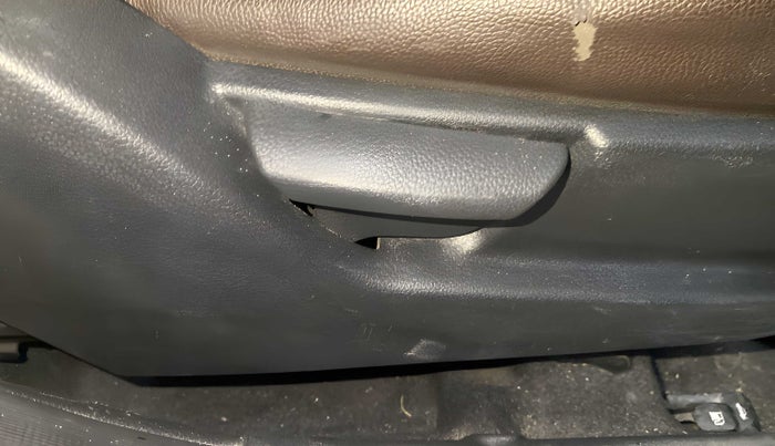 2017 Hyundai Eon ERA + SE, Petrol, Manual, 48,993 km, Driver Side Adjustment Panel