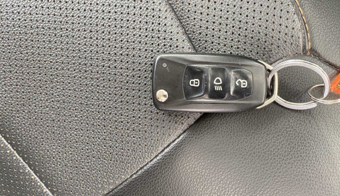 2016 Tata Tiago XZ PETROL, Petrol, Manual, 37,645 km, Key Close Up