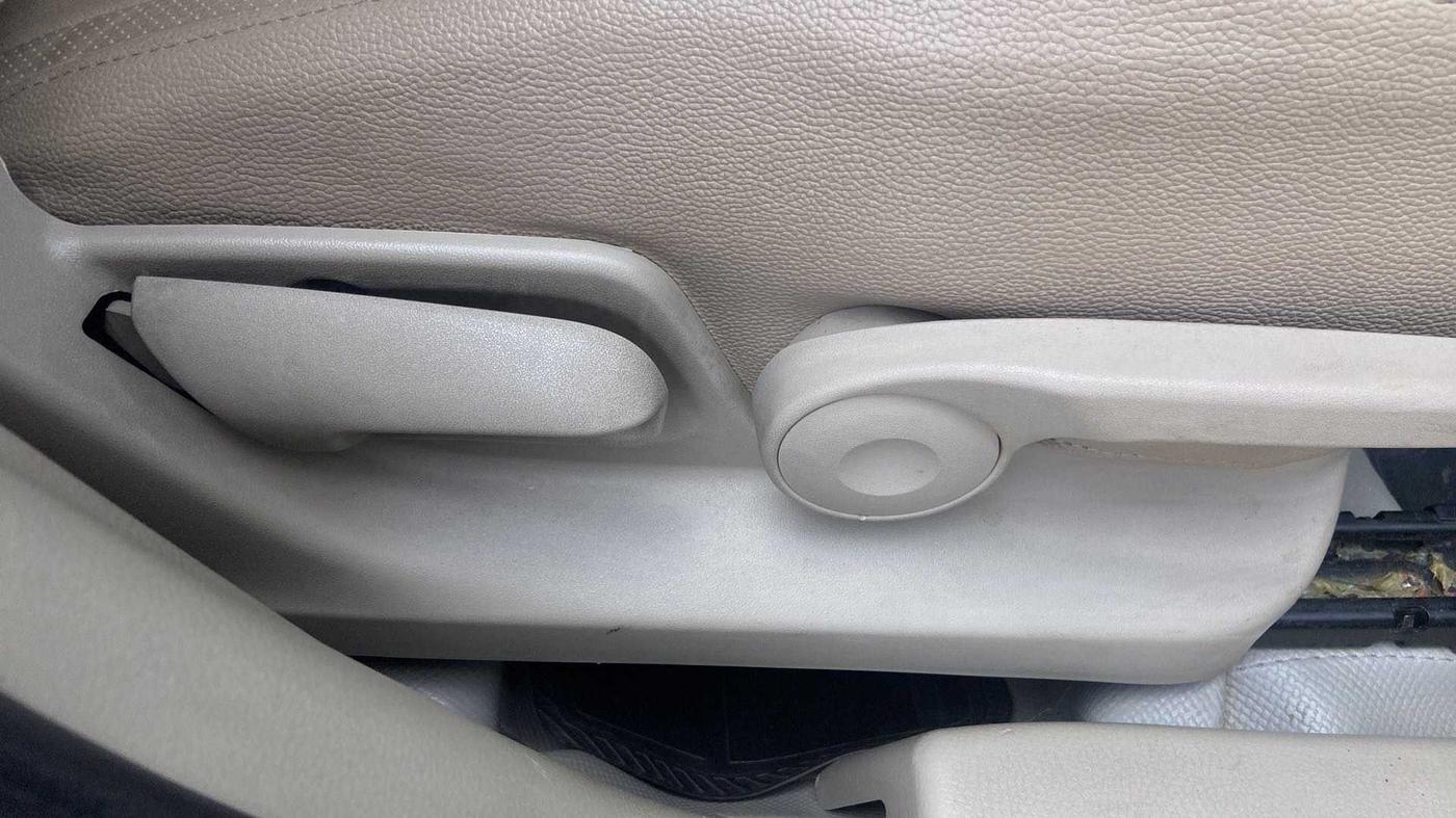 2015 Maruti Swift Dzire ZXI, Petrol, Manual, 17,811 km, Driver Side Adjustment Panel