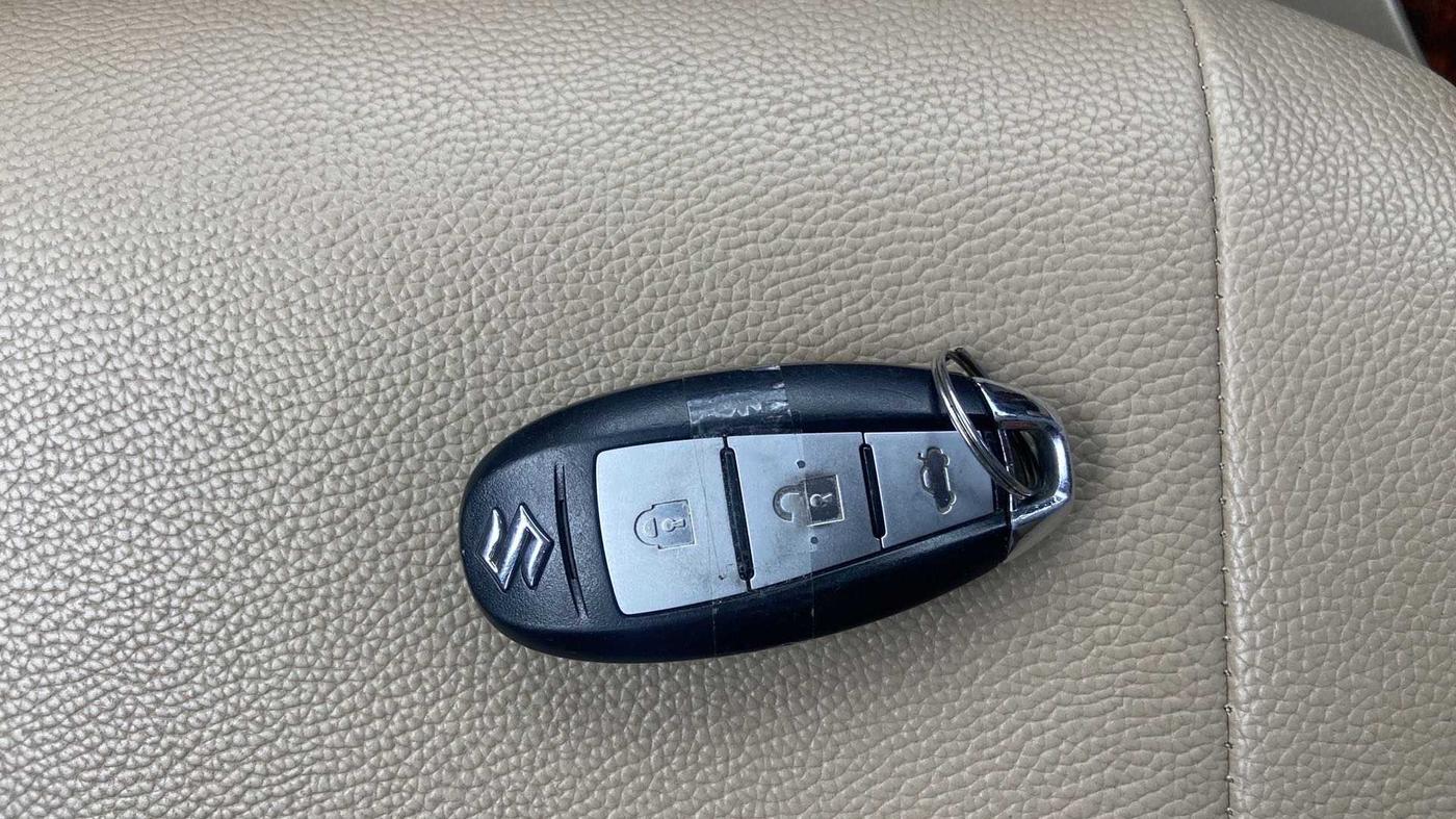 2015 Maruti Swift Dzire ZXI, Petrol, Manual, 17,811 km, Key Close Up