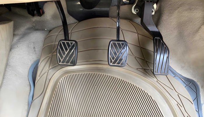 2014 Maruti Ertiga VXI, Petrol, Manual, 38,852 km, Pedals