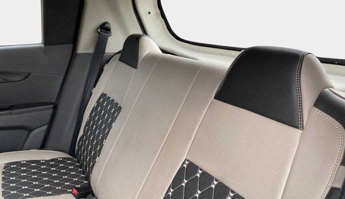 2017 Mahindra KUV 100 NXT K4+ P 6 STR, Petrol, Manual, 28,059 km, Right Side Rear Door Cabin