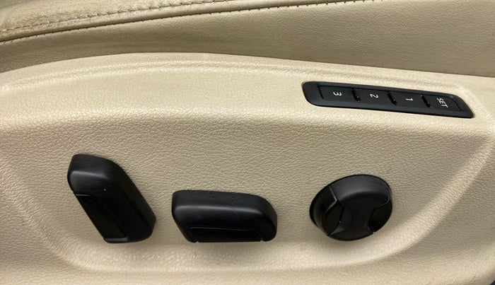 2017 Skoda Octavia 2.0 TDI STYLE PLUS AT, Diesel, Automatic, 94,559 km, Driver Side Adjustment Panel