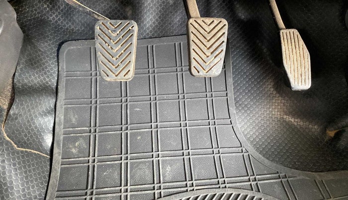 2012 Hyundai Eon D-LITE+, Petrol, Manual, 52,013 km, Pedals