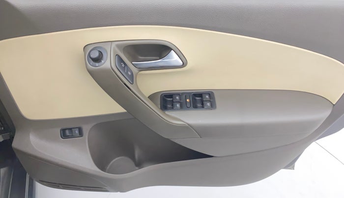 2014 Volkswagen Vento HIGHLINE DIESEL 1.6, Diesel, Manual, 1,10,399 km, Driver Side Door Panels Control