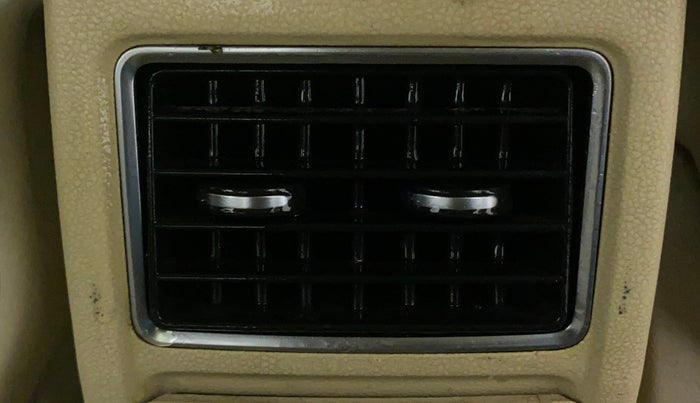 2014 Volkswagen Vento HIGHLINE DIESEL 1.6, Diesel, Manual, 1,10,399 km, Rear AC Vents