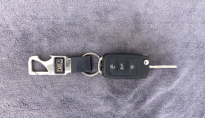 2014 Volkswagen Vento HIGHLINE DIESEL 1.6, Diesel, Manual, 1,10,399 km, Key Close Up