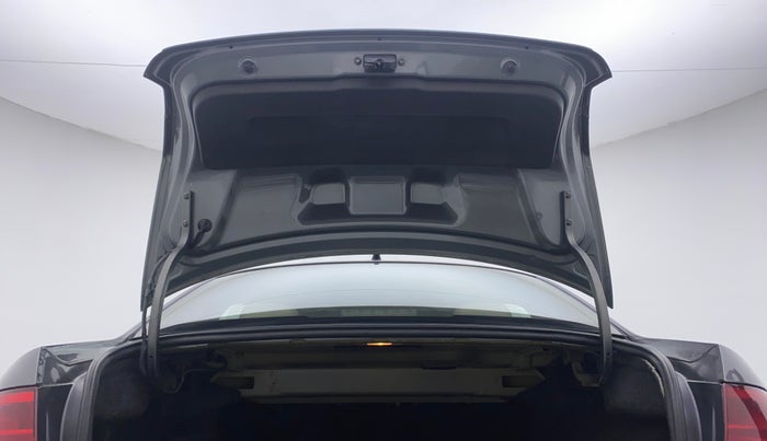 2014 Volkswagen Vento HIGHLINE DIESEL 1.6, Diesel, Manual, 1,10,399 km, Boot Door Open