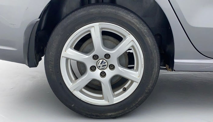 2014 Volkswagen Vento HIGHLINE DIESEL 1.6, Diesel, Manual, 1,10,399 km, Right Rear Wheel