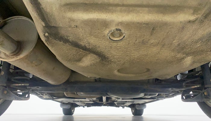 2014 Volkswagen Vento HIGHLINE DIESEL 1.6, Diesel, Manual, 1,10,399 km, Rear Underbody