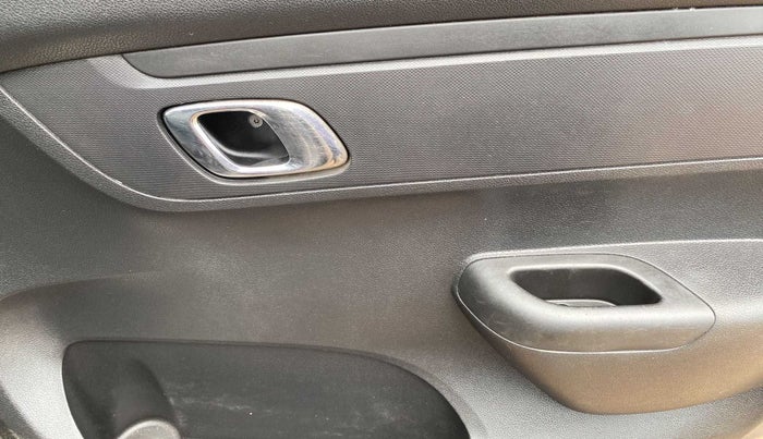 2019 Renault Kwid RXT 1.0 (O), Petrol, Manual, 38,825 km, Driver Side Door Panels Control