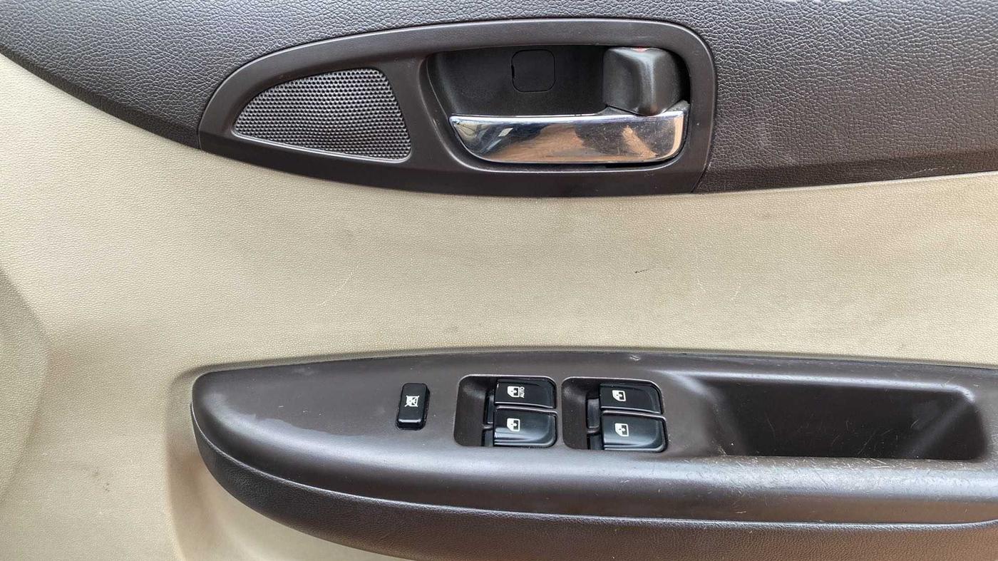 2010 Hyundai i20 MAGNA 1.2, Petrol, Manual, 87,963 km, Driver Side Door Panels Control