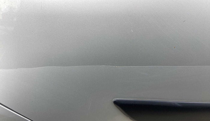 2015 Maruti Swift ZDI, Diesel, Manual, 68,003 km, Right rear door - Minor scratches