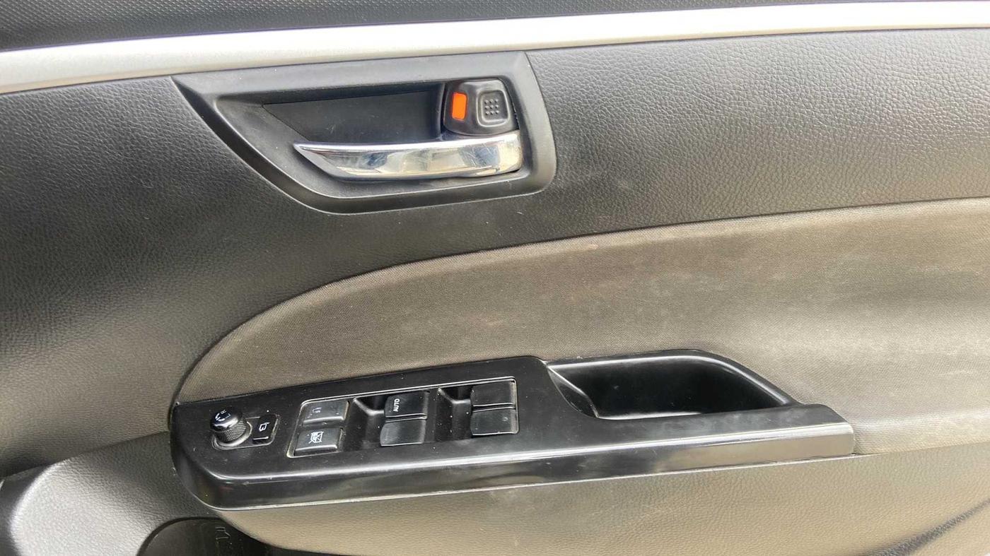 2015 Maruti Swift ZDI, Diesel, Manual, 68,003 km, Driver Side Door Panels Control