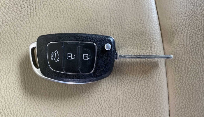 2016 Hyundai Verna 1.6 CRDI SX, Diesel, Manual, 57,406 km, Key Close Up