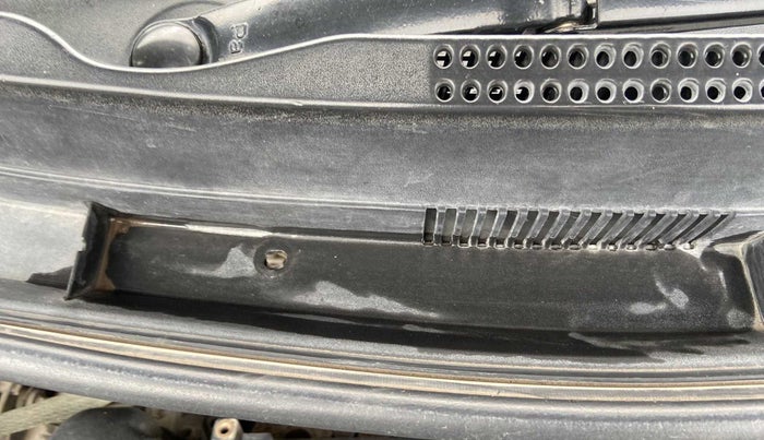 2013 Hyundai Verna FLUIDIC 1.6 VTVT EX, Petrol, Manual, 71,713 km, Bonnet (hood) - Cowl vent panel has minor damage