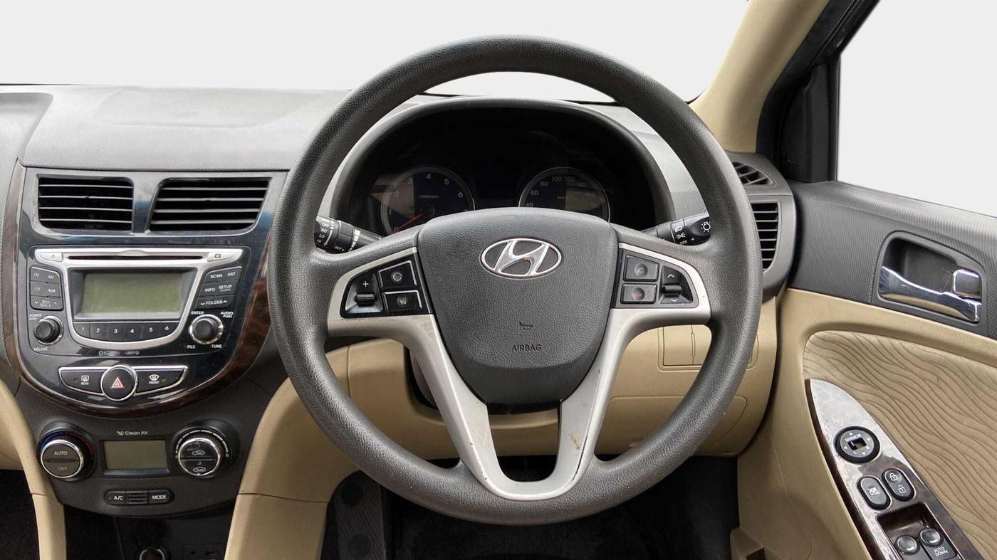 2013 Hyundai Verna FLUIDIC 1.6 VTVT EX, Petrol, Manual, 71,713 km, Steering Wheel Close Up