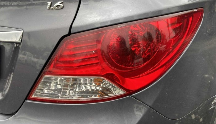 2013 Hyundai Verna FLUIDIC 1.6 VTVT EX, Petrol, Manual, 71,713 km, Right tail light - Minor damage