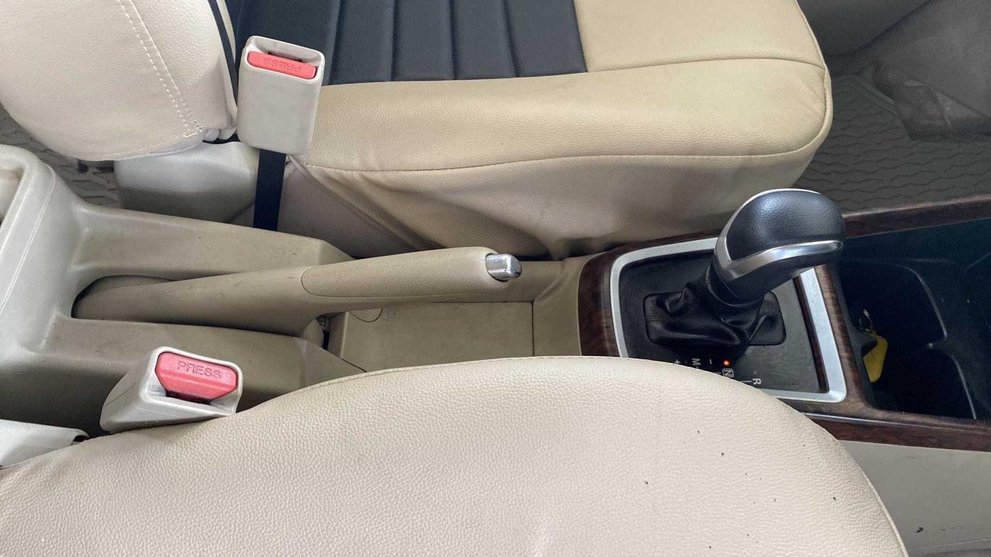 2018 Maruti Dzire ZXI AMT, Petrol, Automatic, 67,778 km, Gear Lever