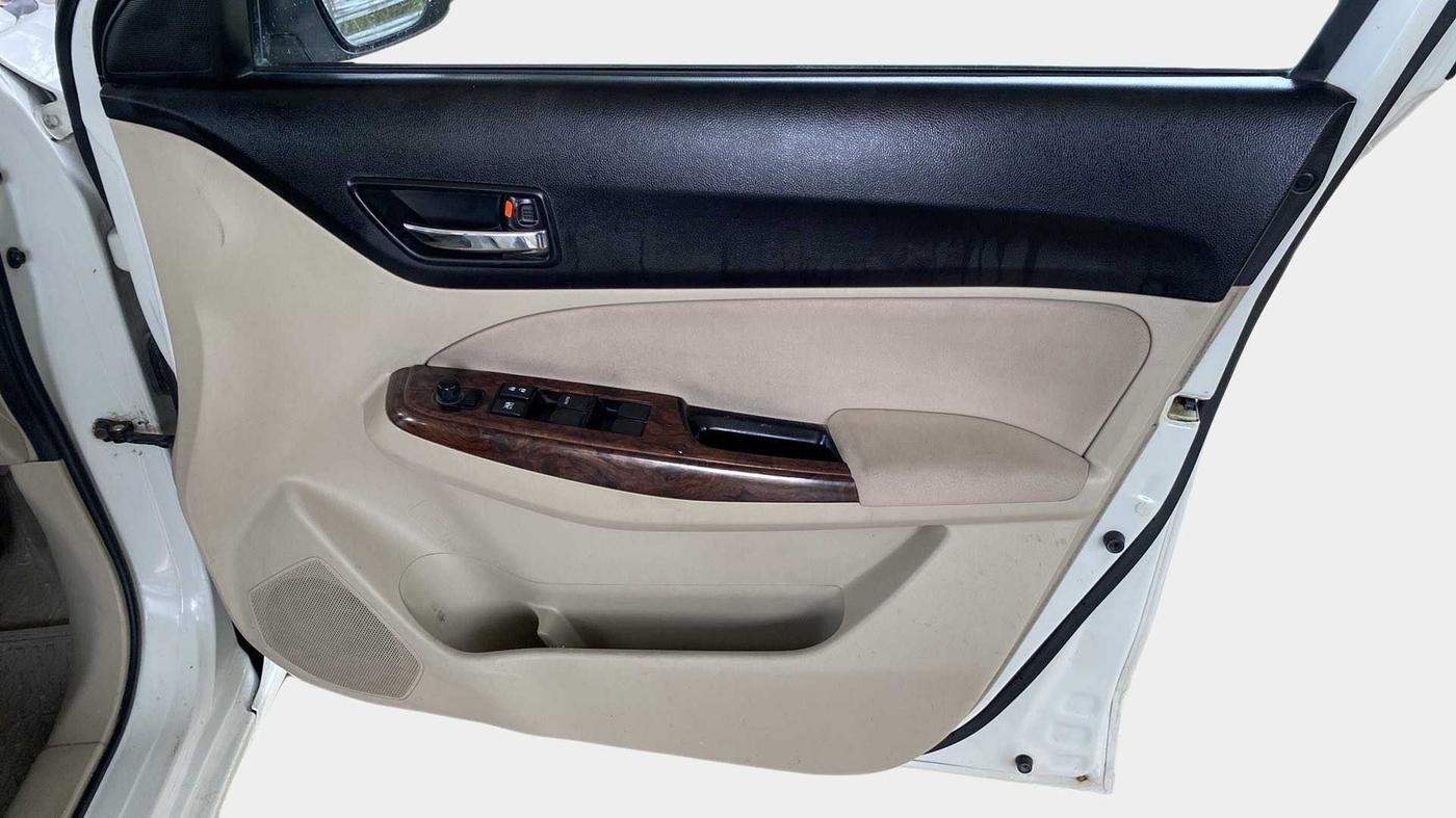 2018 Maruti Dzire ZXI AMT, Petrol, Automatic, 67,778 km, Driver Side Door Panels Control