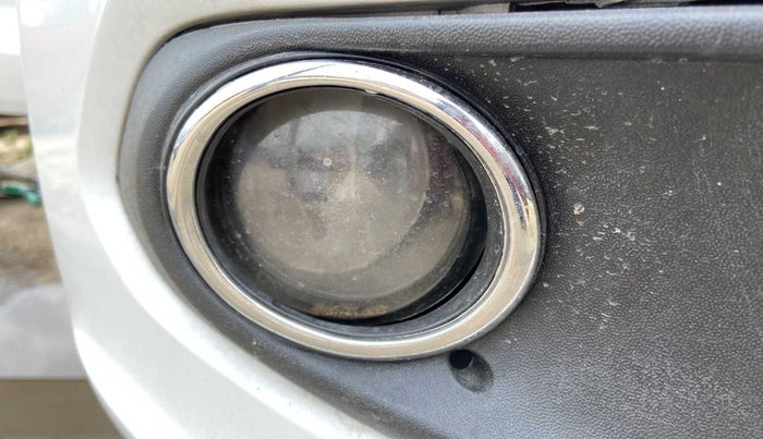 2012 Volkswagen Vento HIGHLINE 1.6 MPI, Petrol, Manual, 70,099 km, Right fog light - Not working