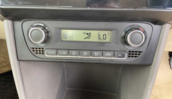 2012 Volkswagen Vento HIGHLINE 1.6 MPI, Petrol, Manual, 70,099 km, AC Unit - Car heater not working
