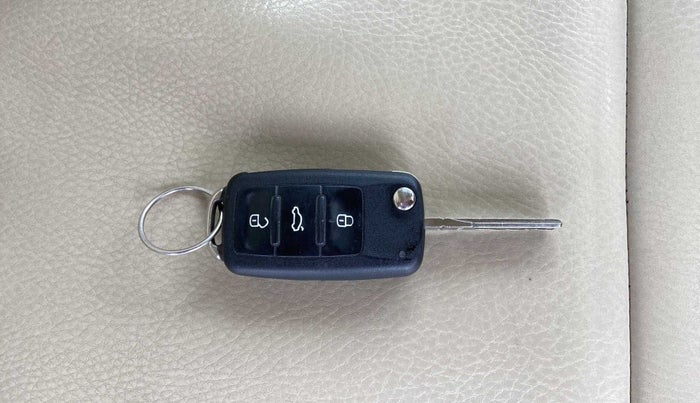 2012 Volkswagen Vento HIGHLINE 1.6 MPI, Petrol, Manual, 70,099 km, Key Close Up