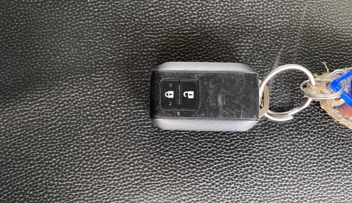 2019 Maruti Baleno ZETA PETROL 1.2, Petrol, Manual, 43,237 km, Key Close Up