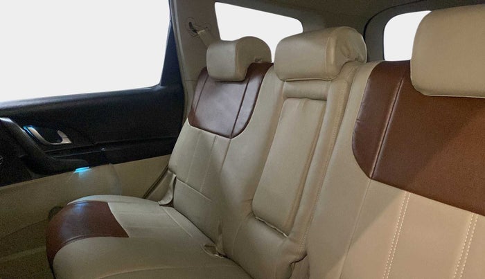 2016 Mahindra XUV500 W6, Diesel, Manual, 91,242 km, Right Side Rear Door Cabin