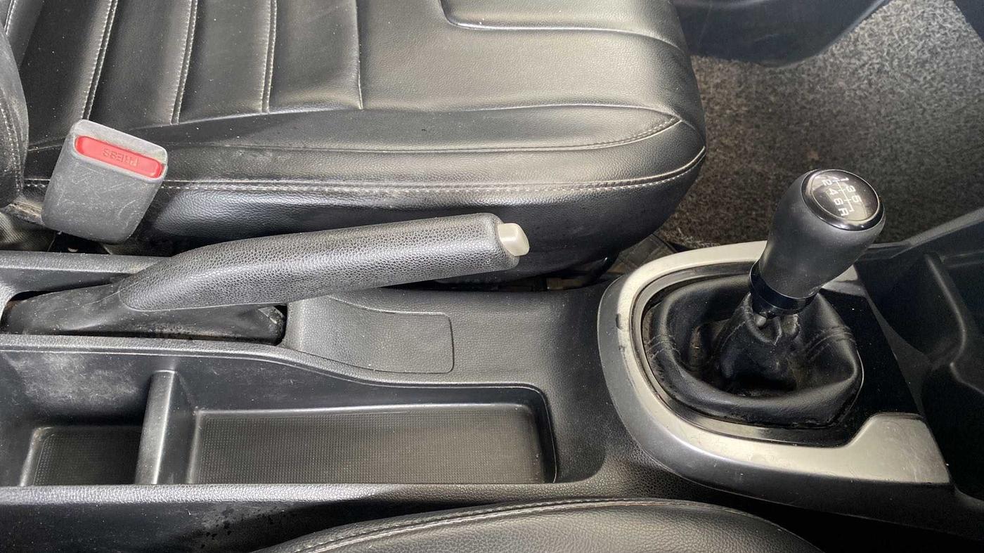 2019 Honda WR-V 1.5L I-DTEC S ALIVE EDITION, Diesel, Manual, 69,505 km, Gear Lever