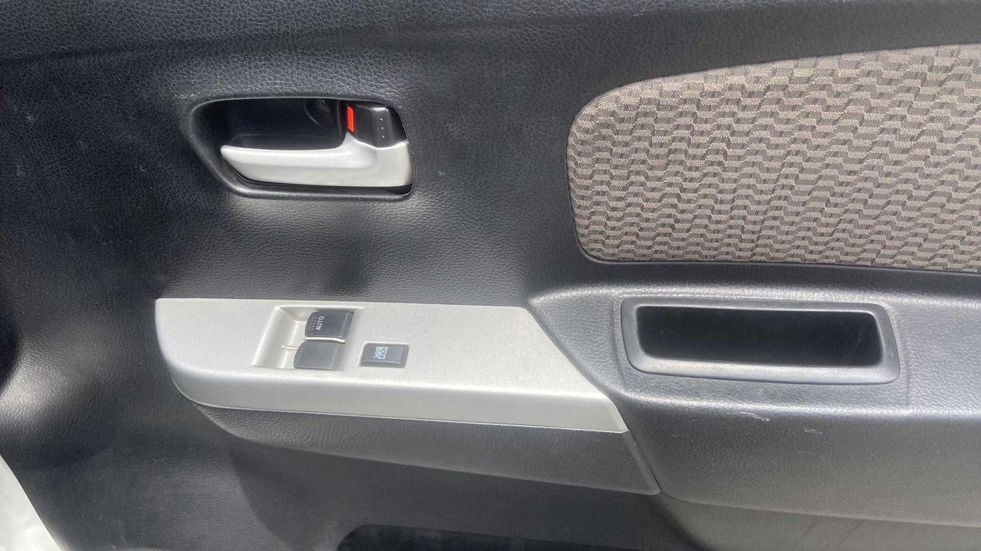 2015 Maruti Wagon R 1.0 LXI, Petrol, Manual, 32,750 km, Driver Side Door Panels Control