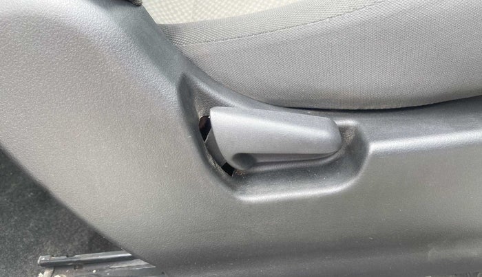 2015 Maruti Wagon R 1.0 LXI, Petrol, Manual, 32,750 km, Driver Side Adjustment Panel