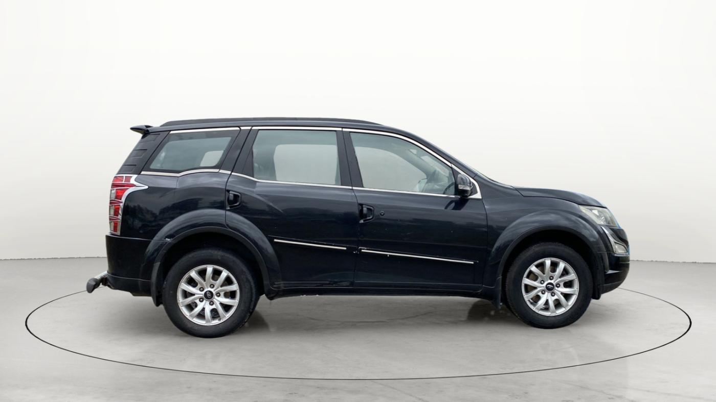 2015 Mahindra XUV500 W10, Diesel, Manual, 87,902 km, Right Side View