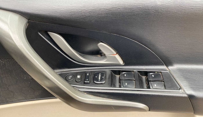 2015 Mahindra XUV500 W10, Diesel, Manual, 87,902 km, Driver Side Door Panels Control