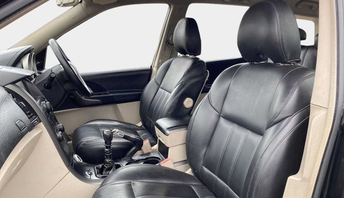 2015 Mahindra XUV500 W10, Diesel, Manual, 87,902 km, Right Side Front Door Cabin