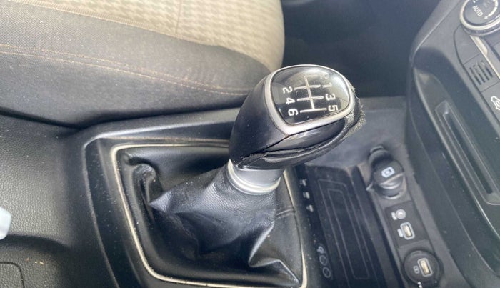 2019 Hyundai Elite i20 ASTA 1.4 CRDI (O), Diesel, Manual, 76,579 km, Gear lever - Knob cover torn