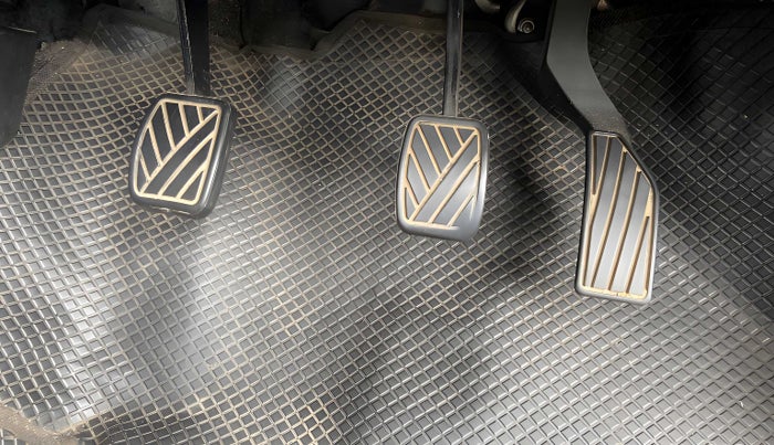 2012 Maruti Swift VXI, Petrol, Manual, 55,430 km, Pedals